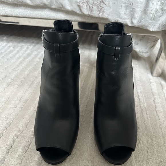 Micheal Kors Heels - Picture 1 of 6